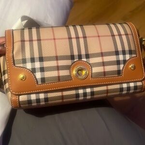 Cross body Burberry tan purse
